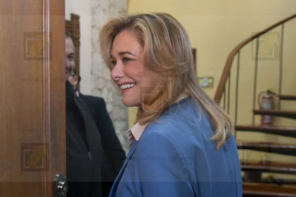 Llega Maru Campos a reunión con Santiago Creel y bromea ¿No les gustaría de gobernador ?