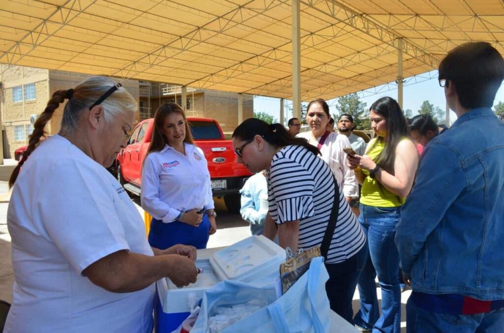 Xóchitl Contreras realiza jornada de Feria de Vacunación masiva