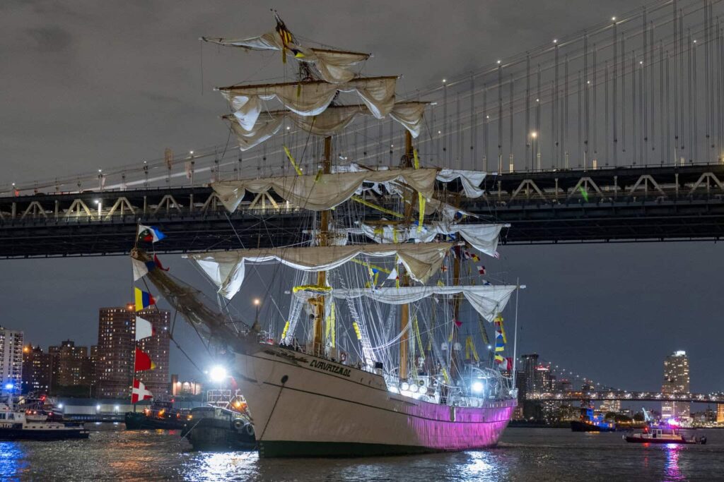 Regresan a México 180 cadetes del Buque Cuauhtémoc tras accidente de NY